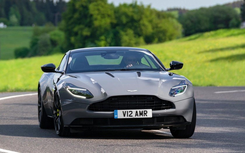 Астон Мартин db11
