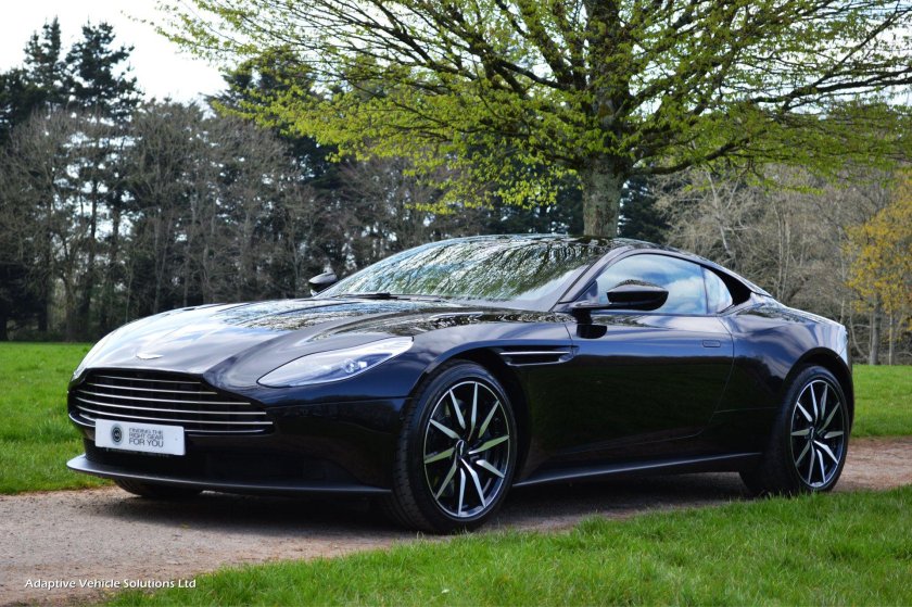 Aston Martin db11 2022