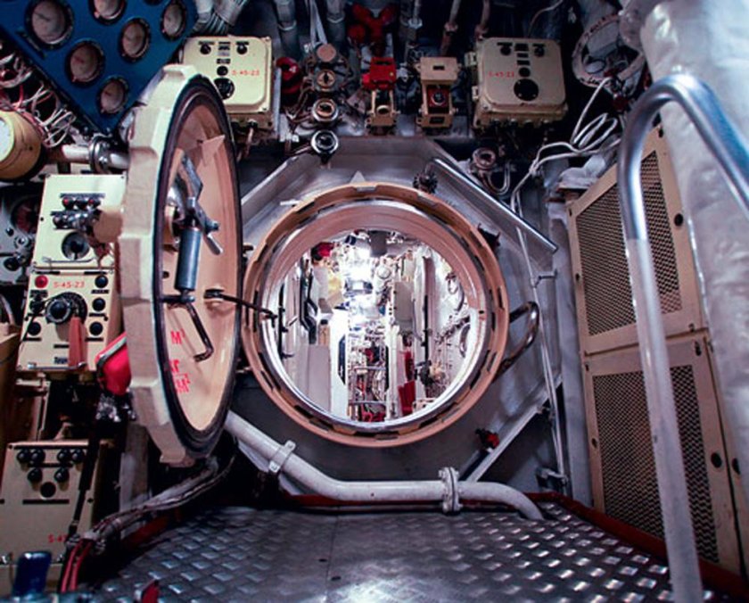 Внутри подводной лодки пр. 877