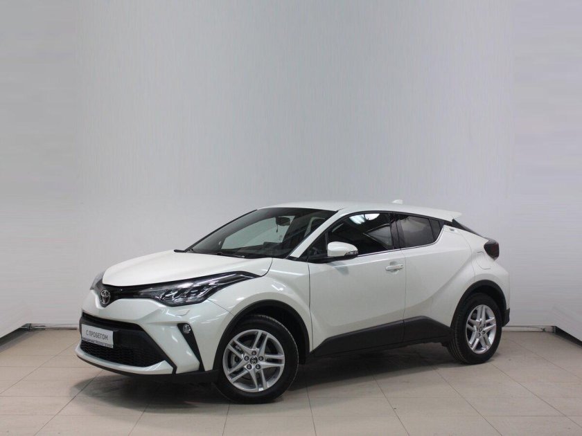 Toyota c-HR 2021 белая
