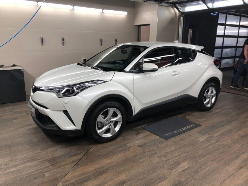Toyota c-HR 2021 белая