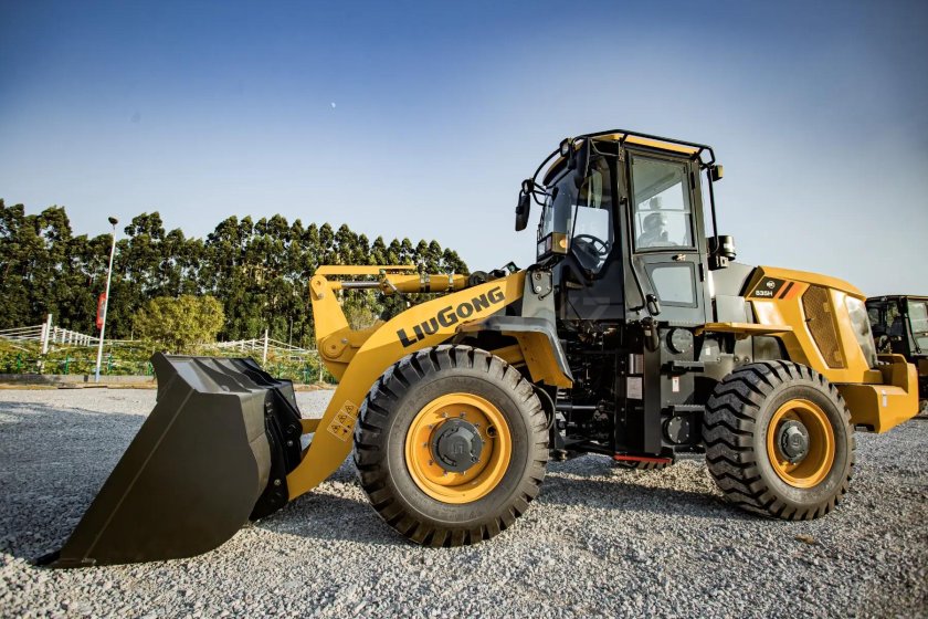 CLG 835 фронтальный погрузчик