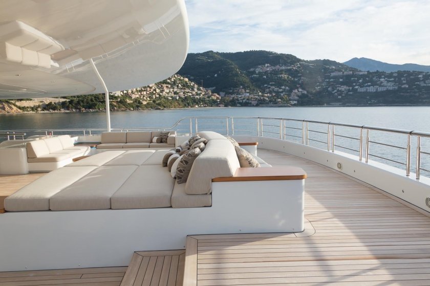 Яхта Луна Ахмедова