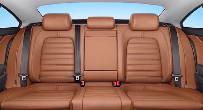 Салон машины спереди