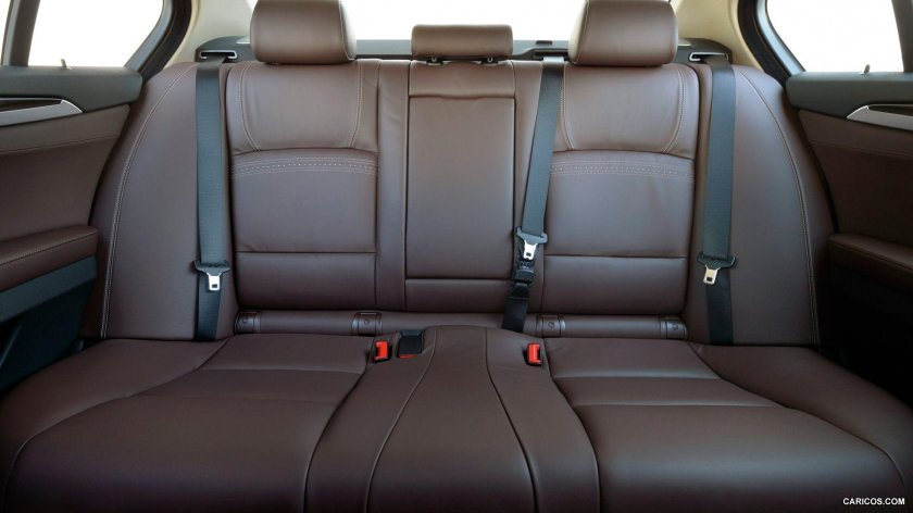 BMW f10 салон сзади