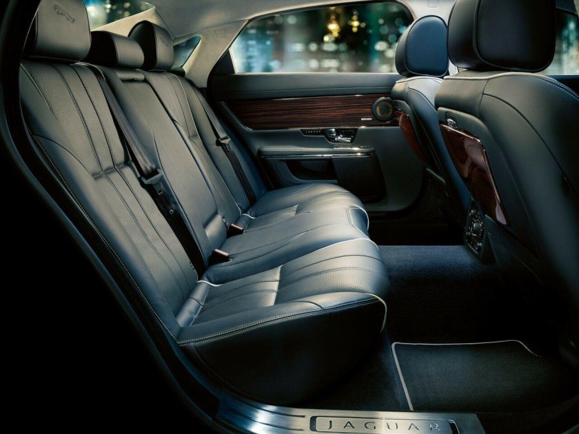 Ягуар XJ салон сзади