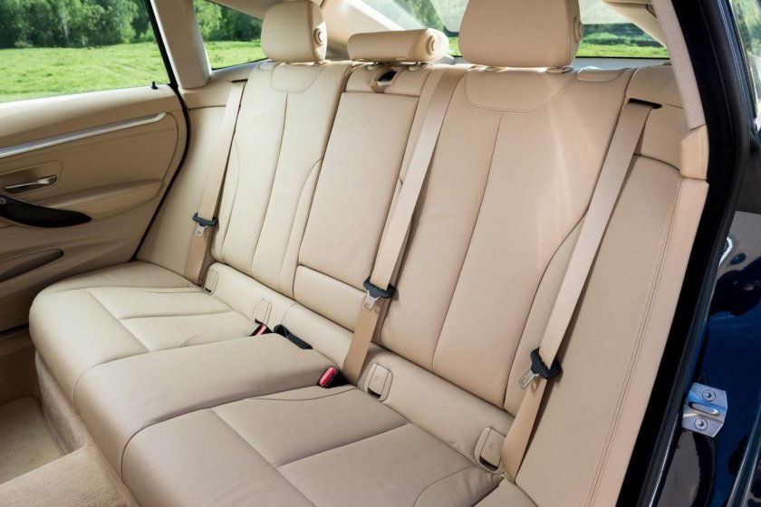 BMW 3 салон сзади