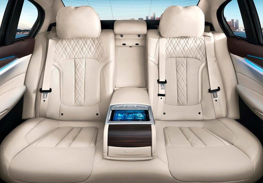 BMW 5 2021 салон сзади