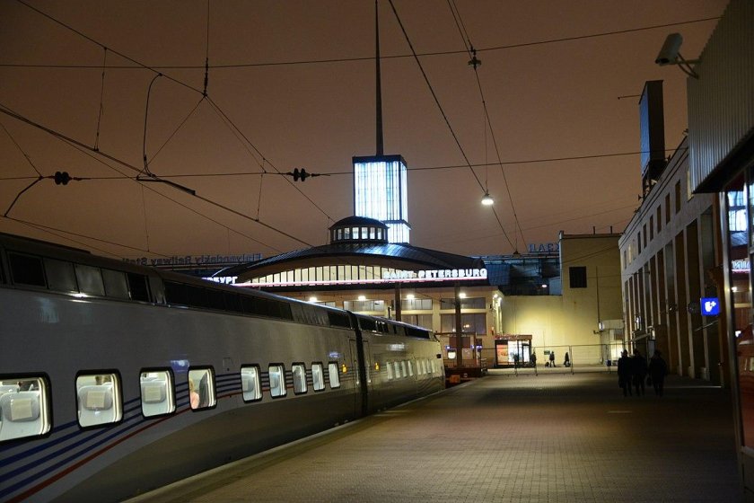 Поезд Аллегро на вокзале