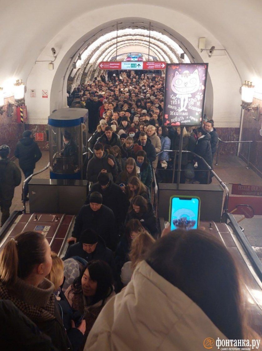 Площадь Восстания вестибюль