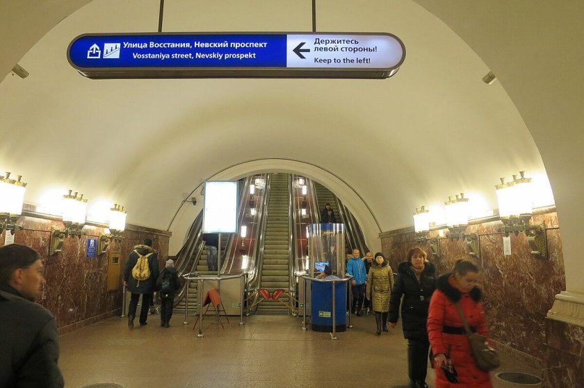 Метро площадь Восстания эскалатор