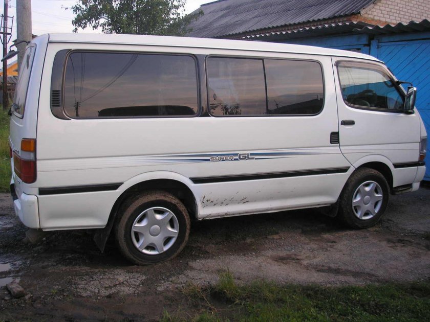 Toyota Regius Ace 2000