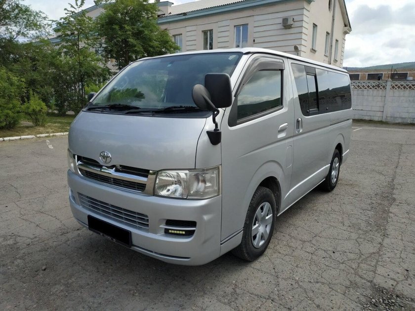 Микроавтобус Toyota Regius hais h200