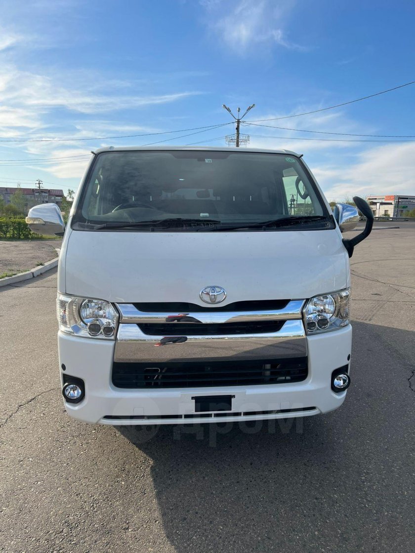 Тойота Региус Эйс белый