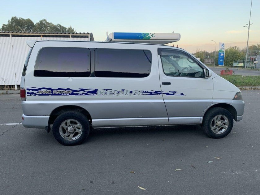 Тойота Хайс Региус