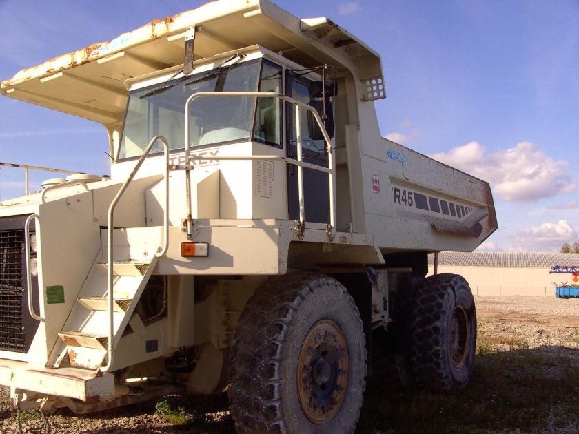 Самосвал Terex tr100