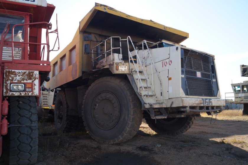 Карьерный самосвал терекс