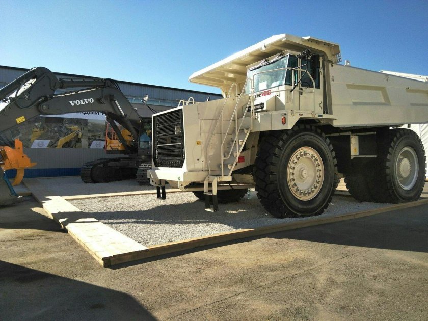 Самосвал terex tr100