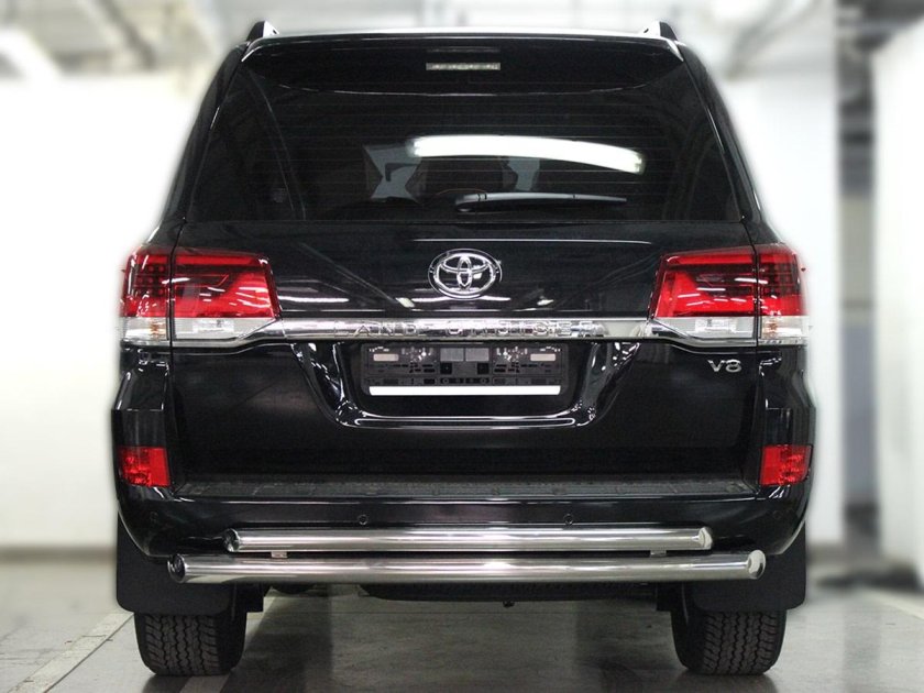 Toyota Land Cruiser 200 сзади