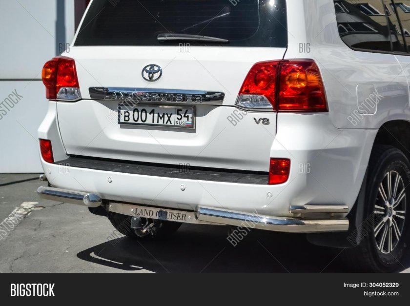 Toyota Land Cruiser 200 сзади