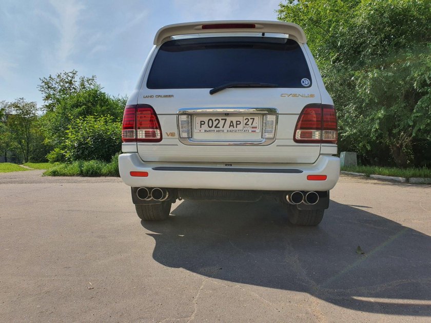 Toyota Land Cruiser 100