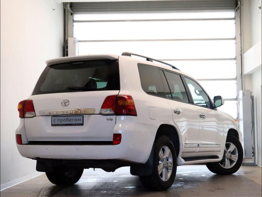 Toyota land cruiser 200 2011