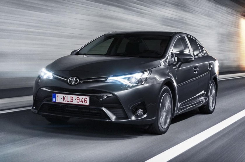 Тойота Авенсис 2018 седан