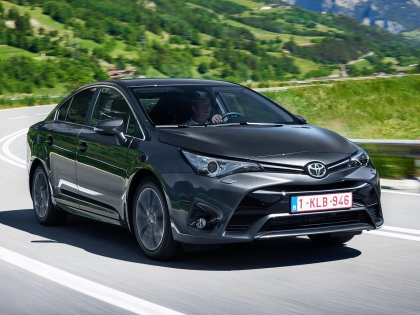 Toyota Avensis 2016 седан