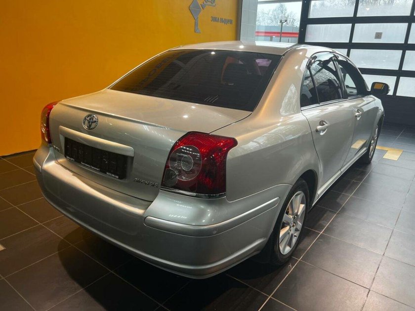 Toyota avensis ii