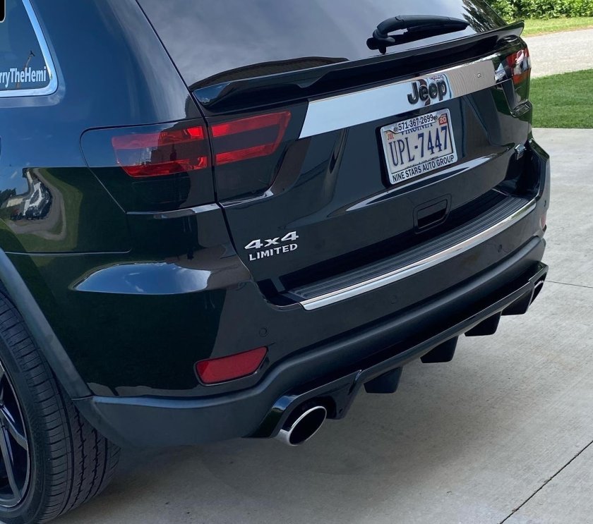 Кроссовер с двойным спойлером из новых