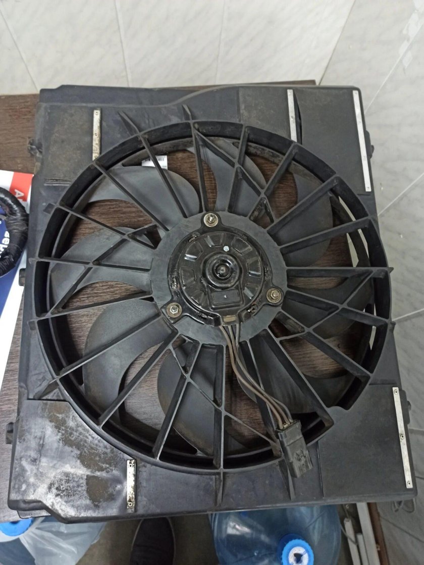 Вентилятор охлаждения двигателя Гранд Чероки ZJ 5.2