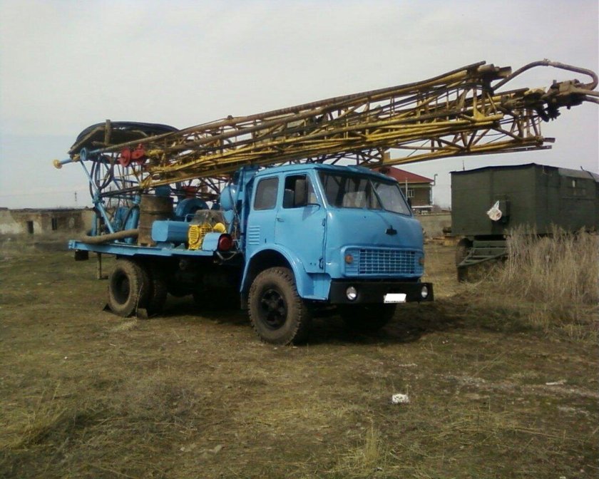 МАЗ 500 буровая