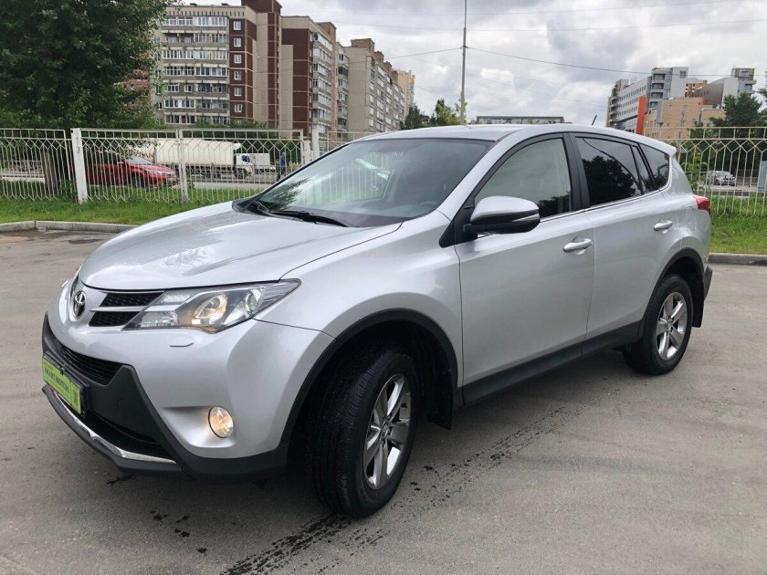 Toyota rav4 серебристый