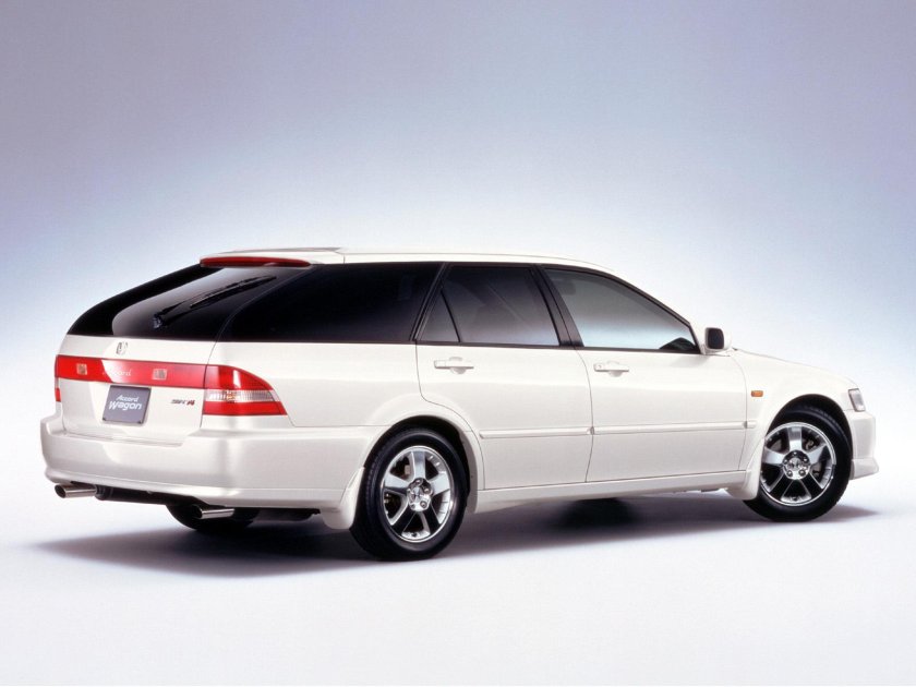 Honda Accord универсал 2000