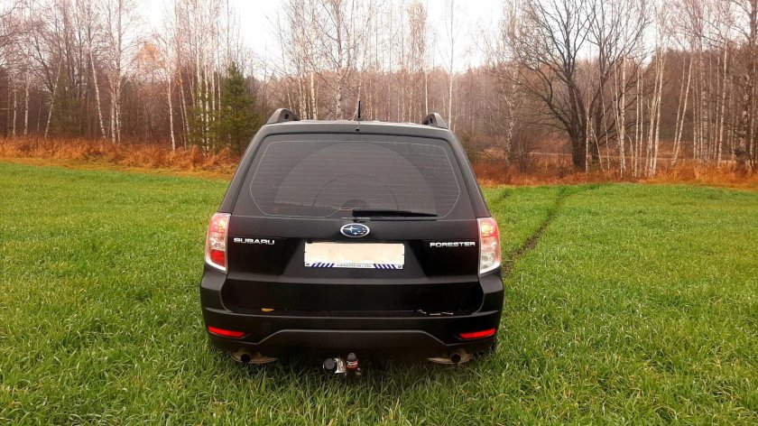 Субару Форестер сзади