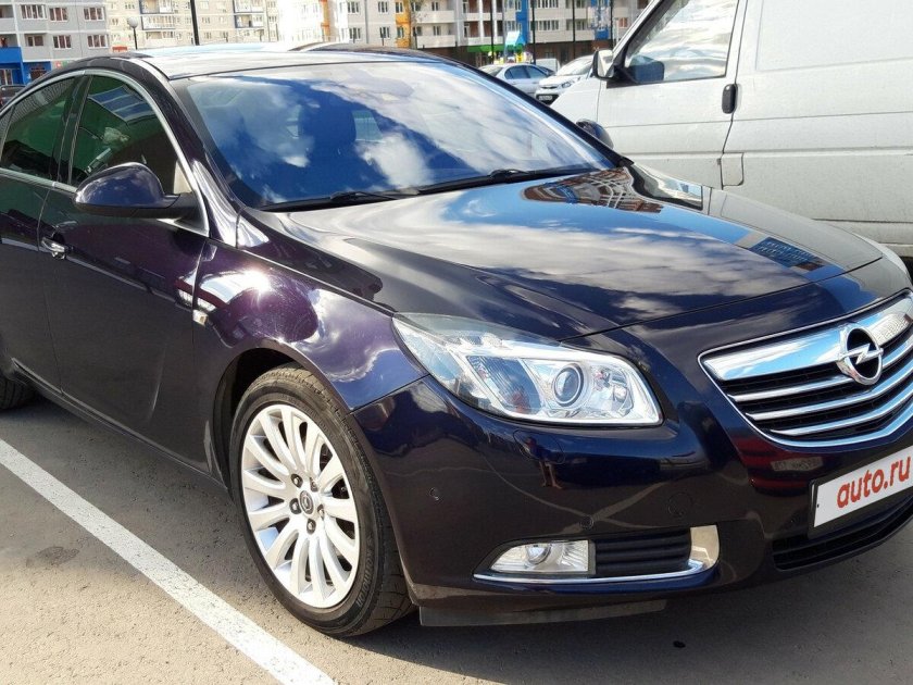 Инсигния 220