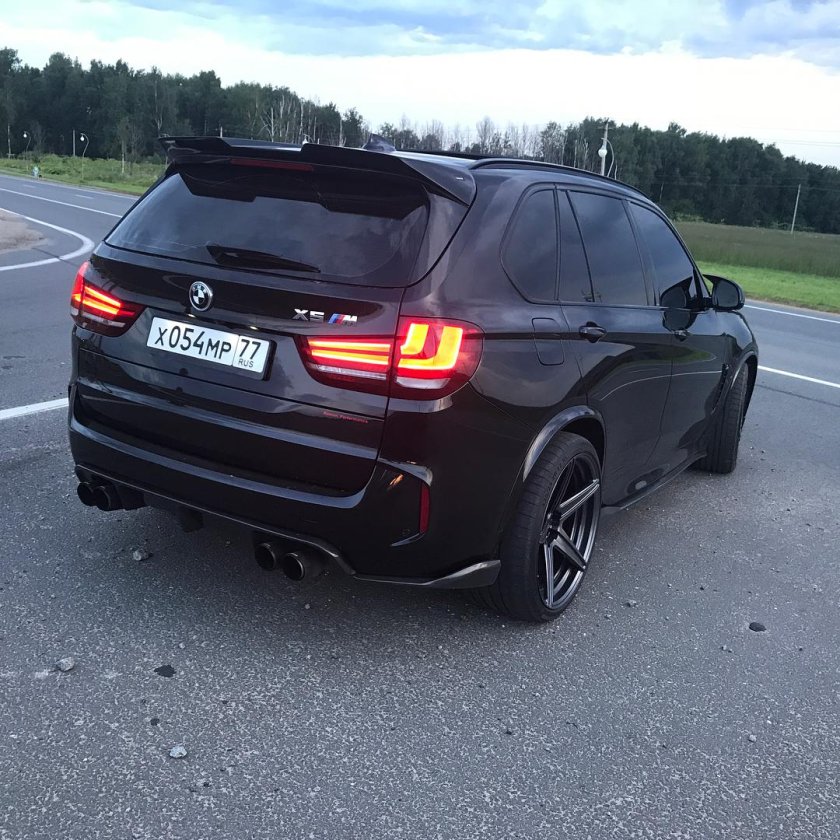 BMW x5m 2022 черный