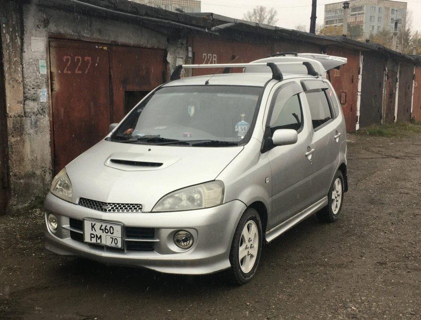 Daihatsu YRV