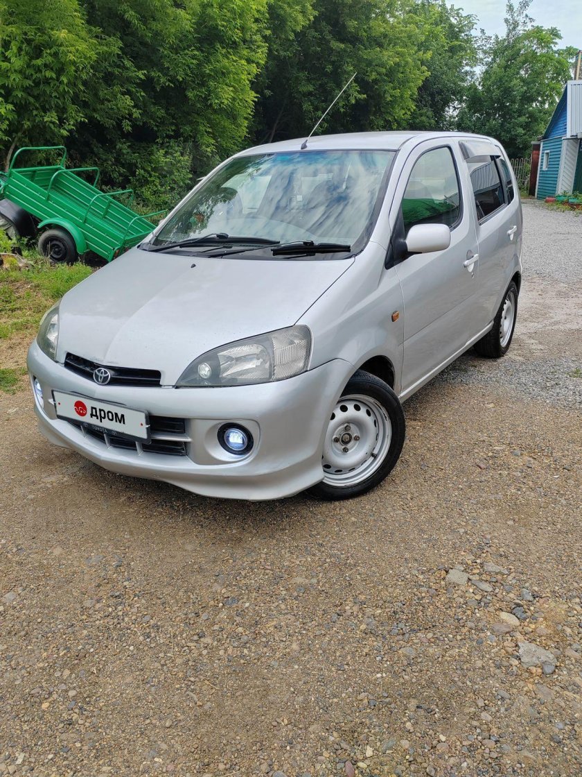 Daihatsu yrv 4wd