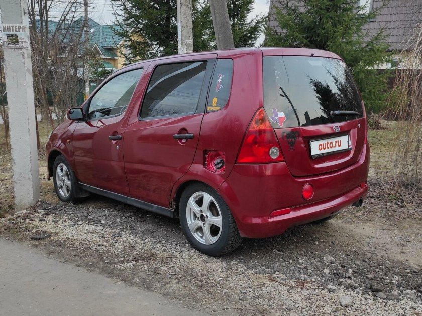 Дайхатсу yrv 2000