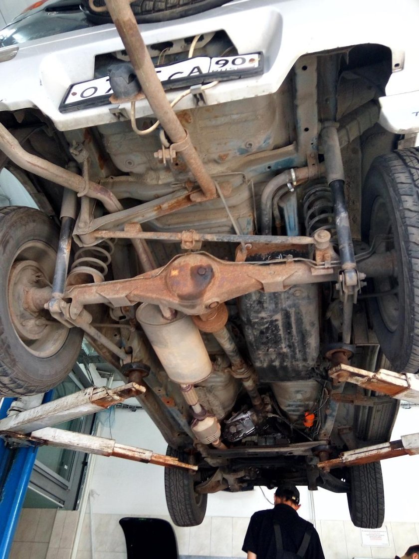 Дайхатсу Хайджет снизу