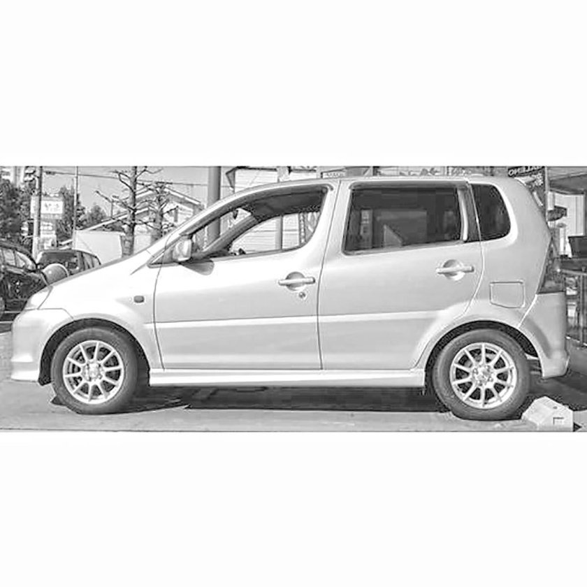 Daihatsu YRV панорама