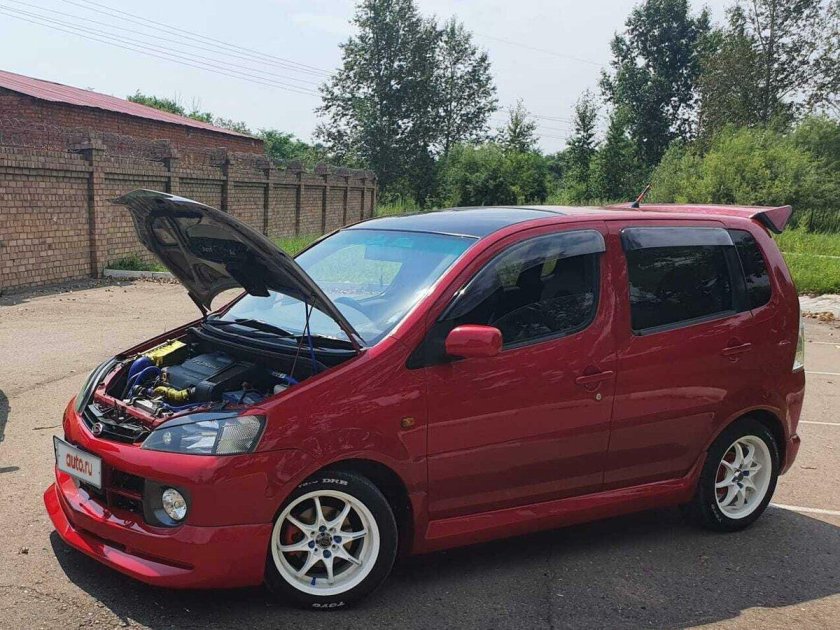 Daihatsu YRV 2001