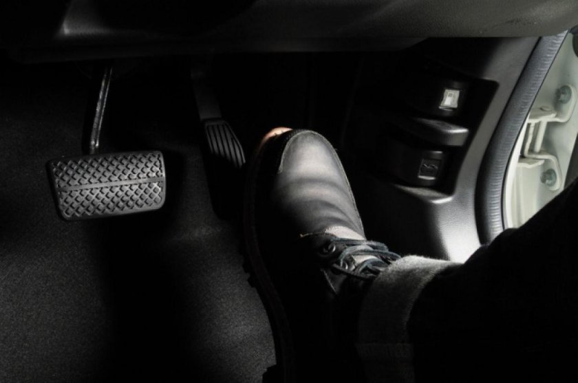 Акселератор это в машине