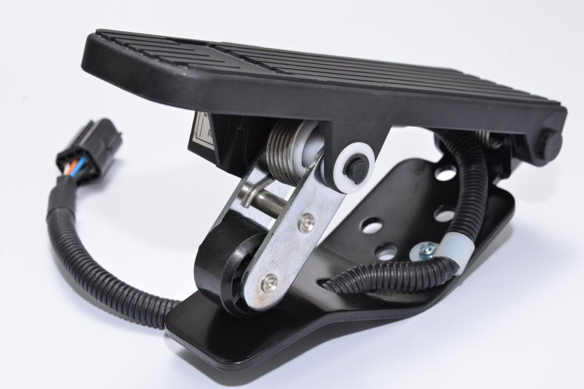 Педаль акселератора