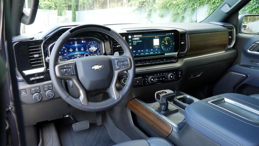 Chevrolet Silverado 2022 Interior