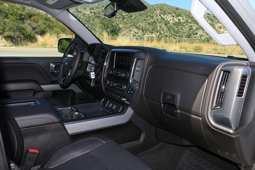 Chevrolet Silverado 2022 салон