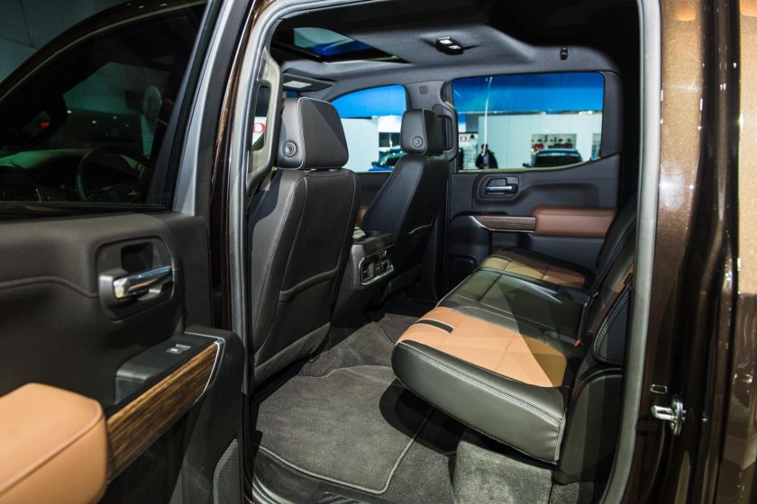 Chevrolet Silverado 2022 салон