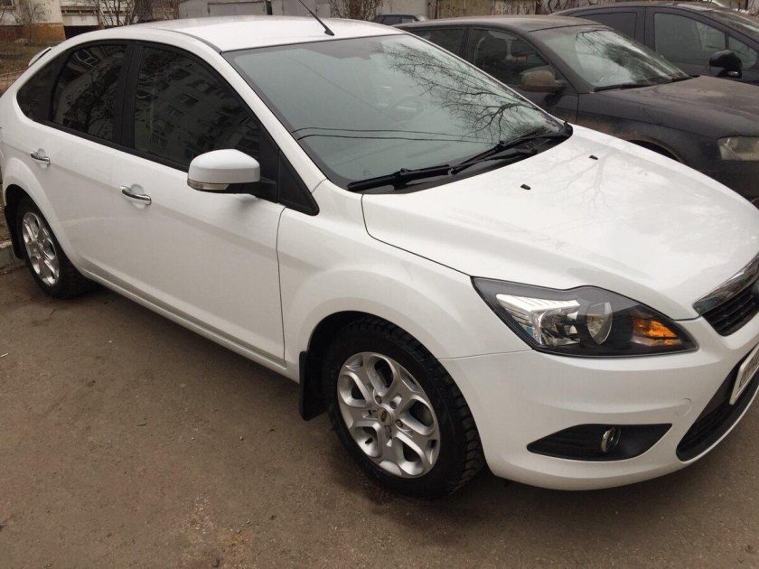 Белый Форд 636