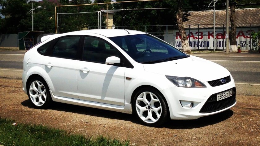 Ford Focus St белый